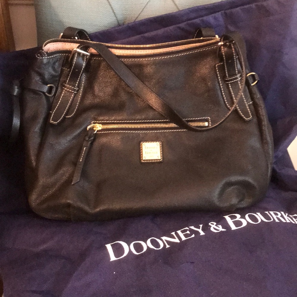 Black leather Dooney & Bourke shoulder purse